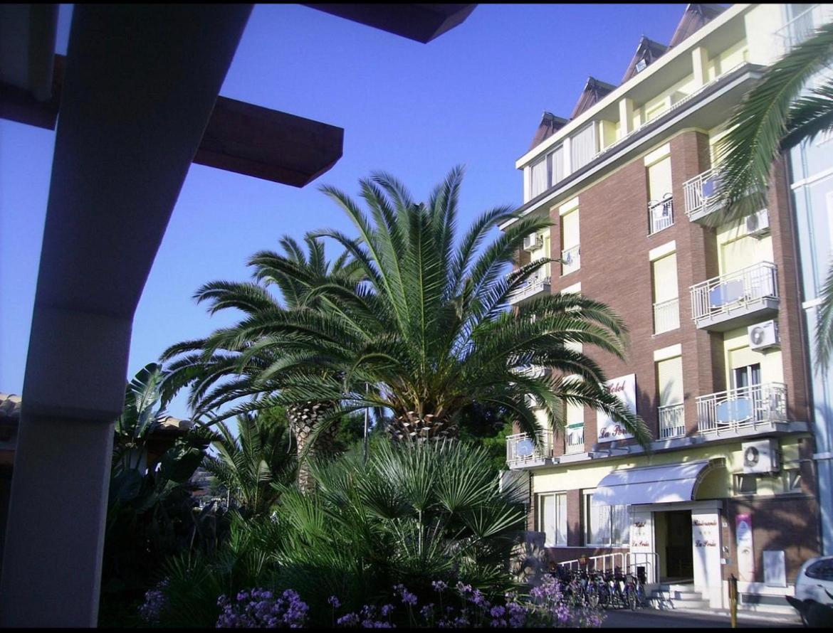 Hotel La Perla 쿠프라마리티마 외부 사진