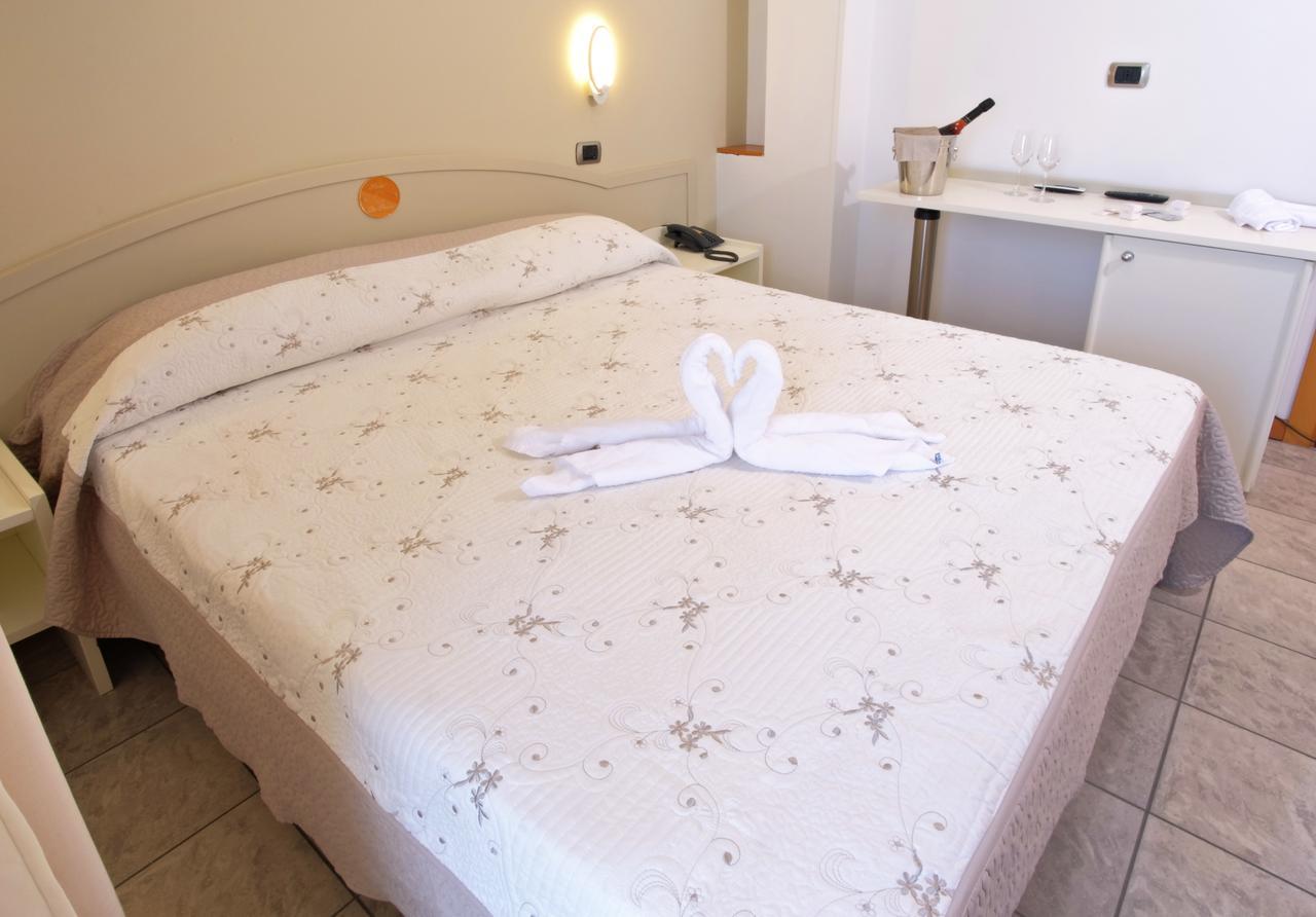 Hotel La Perla 쿠프라마리티마 외부 사진