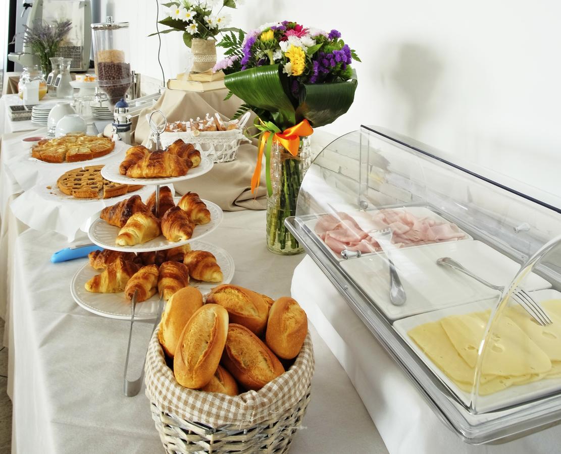 Hotel La Perla 쿠프라마리티마 외부 사진