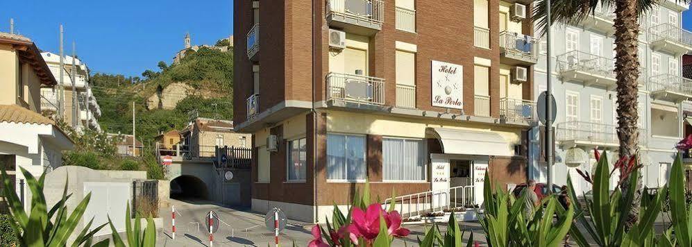 Hotel La Perla 쿠프라마리티마 외부 사진