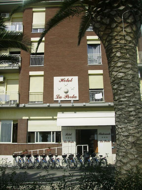 Hotel La Perla 쿠프라마리티마 외부 사진